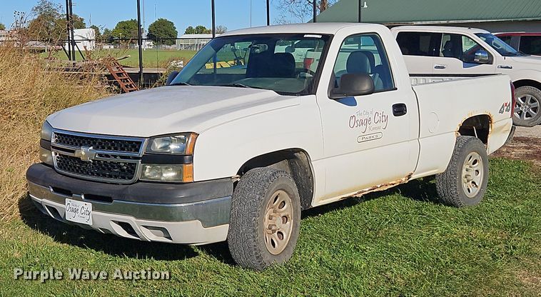 2006 Chevrolet Silverado 1500 pickup truck - EO4730