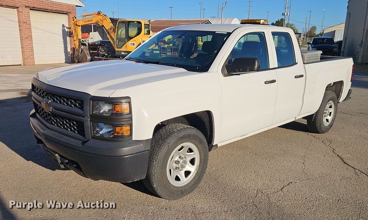 2015 Chevrolet Silverado 1500 Double Cab pickup truck - EO4738