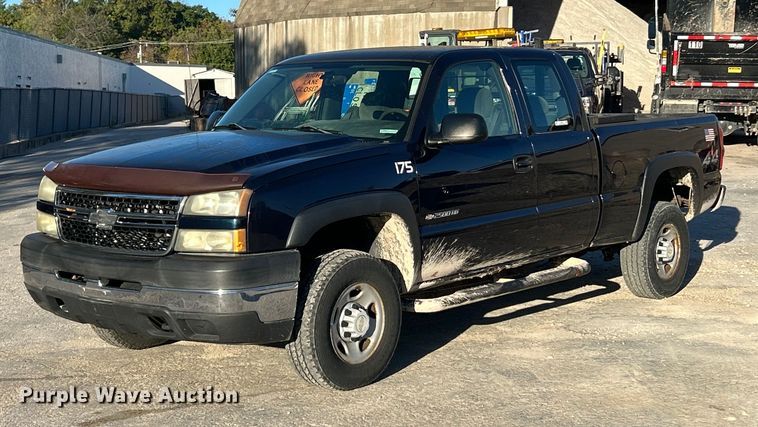2006 Chevrolet Silverado 2500 HD Ext. Cab pickup truck - ET3383