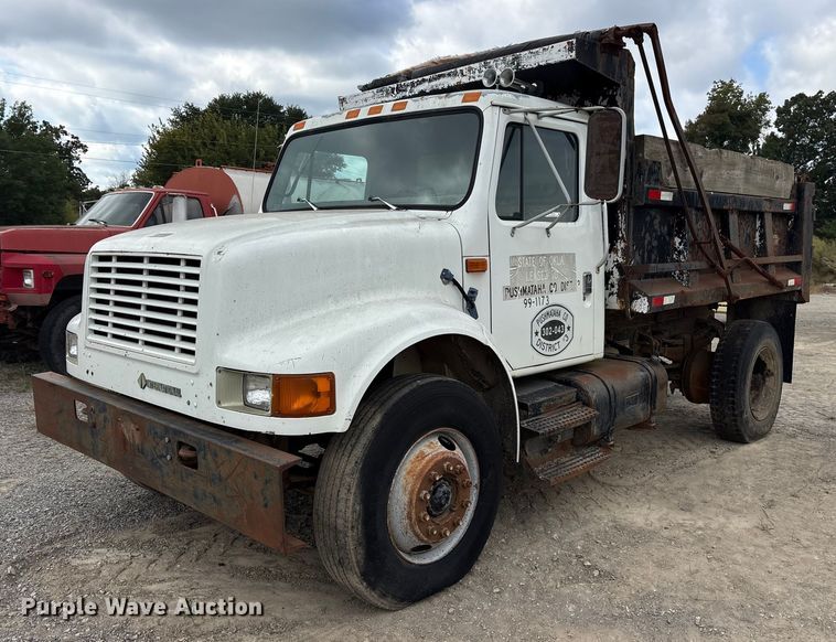 1992 International 4700 dump truck - ET7110