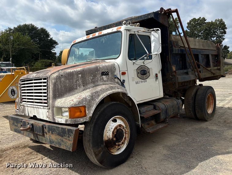 1990 International 4700 dump truck - ET7113