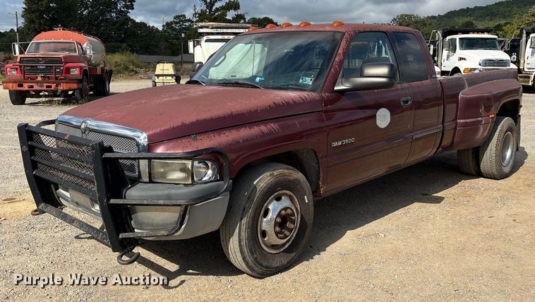 2001 Dodge Ram 3500 Quad Cab pickup truck - ET7124
