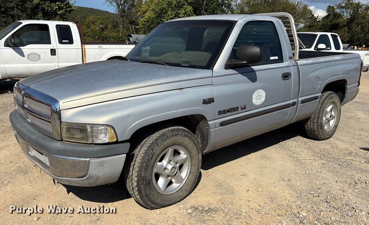 1999 Dodge Ram 1500 pickup truck - ET7126