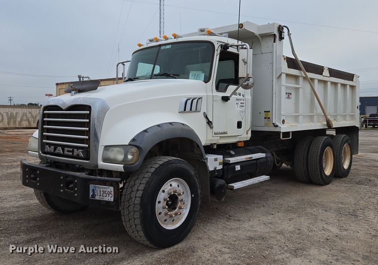 2009 Mack Granite dump truck - EU3866