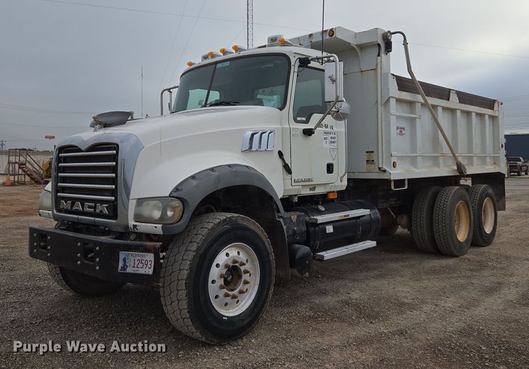 2009 Mack Granite dump truck - EU3867