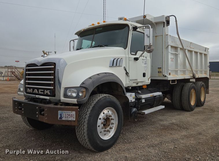 2009 Mack Granite dump truck - EU3868