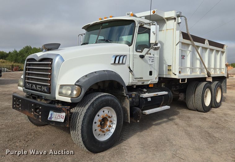 2009 Mack Granite dump truck - EU3869