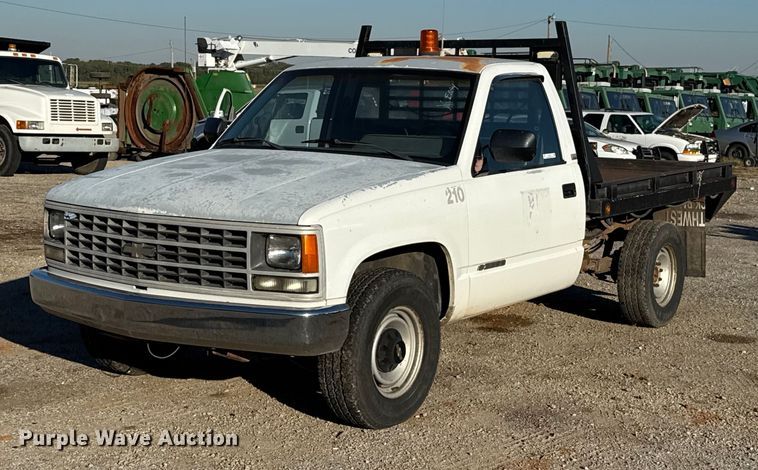 1989 Chevrolet C2500 flatbed pickup truck - EU5100
