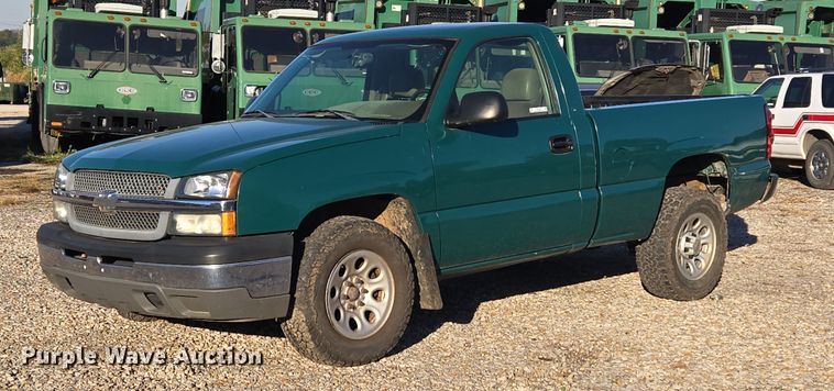 2005 Chevrolet Silverado 1500 pickup truck - EU5106