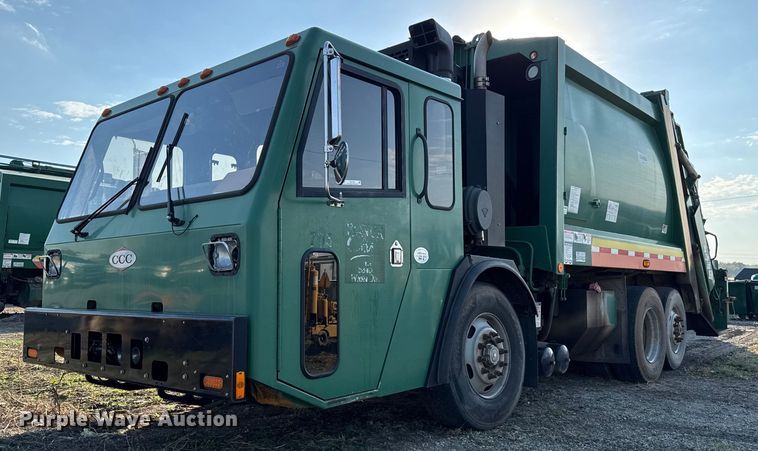 2013 Crane Carrier Low Entry refuse truck - EU5126