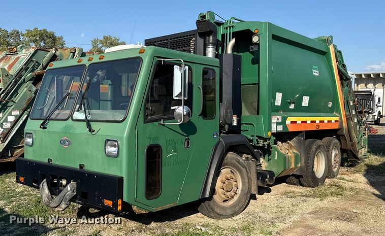 2016 Crane Carrier Low Entry refuse truck - EU5129