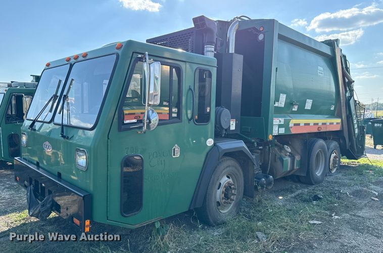 2016 HINES SPECIALITY VEHICLE GROUP Low Entry refuse truck - EU5131