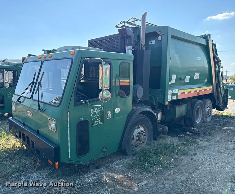 2013 Crane Carrier Low Entry refuse truck - EU5133