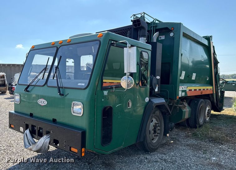 2015 Crane Carrier Low Entry refuse truck - EU5134
