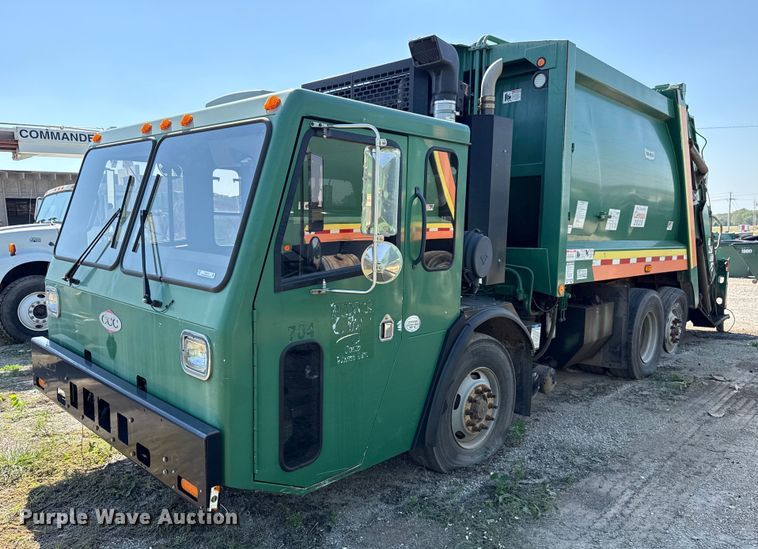 2013 Crane Carrier Low Entry refuse truck - EU5135