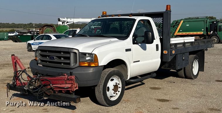 2000 Ford F450 Super Duty flatbed truck - EU5136