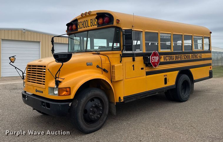 2001 International 3800 school bus - EU6125