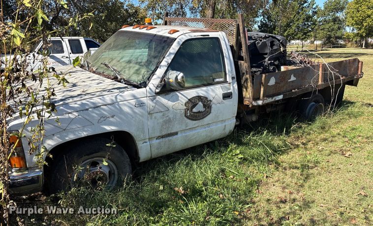 1998 Chevrolet C3500 flatbed pickup truck - EV2513