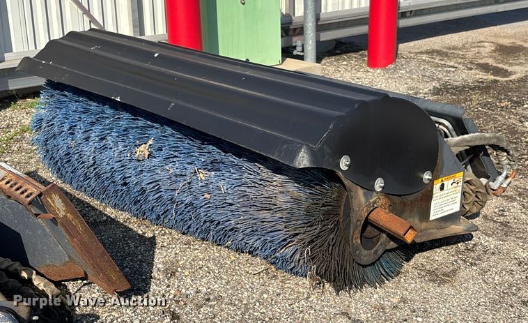 Bobcat skid steer broom - EV3112