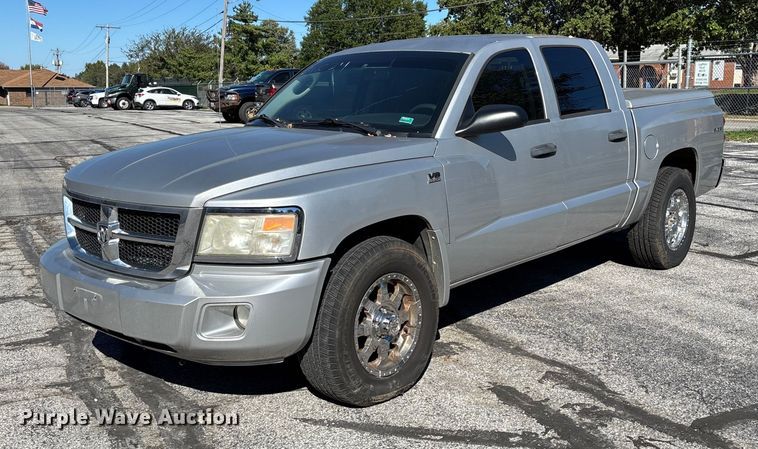 2010 Dodge Dakota Crew Cab pickup truck - EV3213