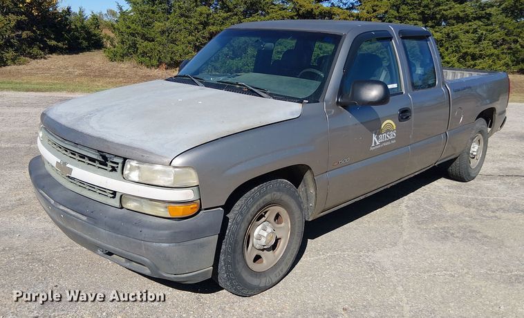2002 Chevrolet Silverado 1500 Ext. Cab pickup truck - EV5396