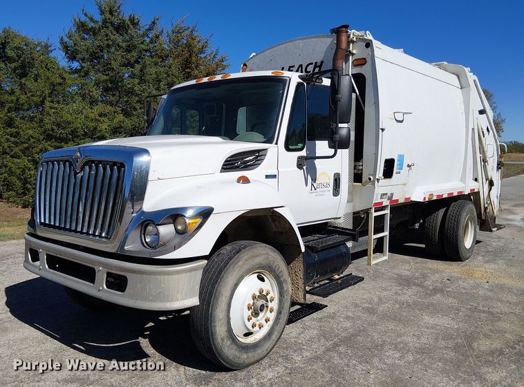 2008 International 7300 refuse truck - EV5399