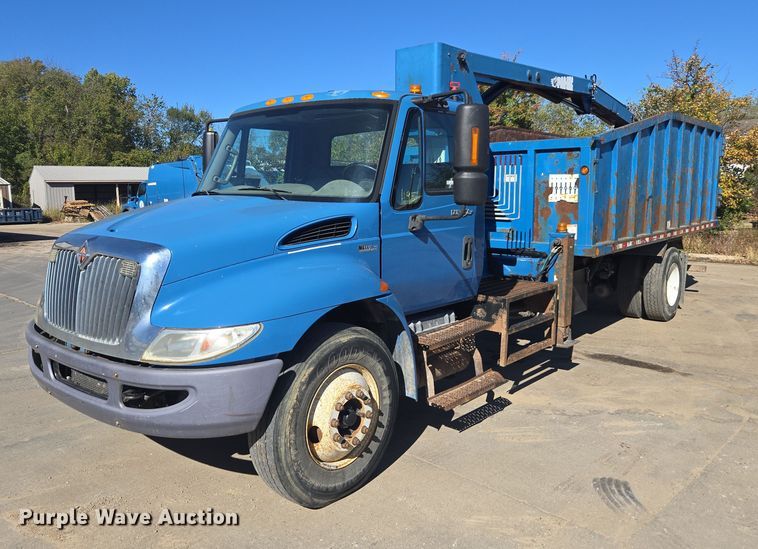 2012 International Durastar grapple truck - EV5401