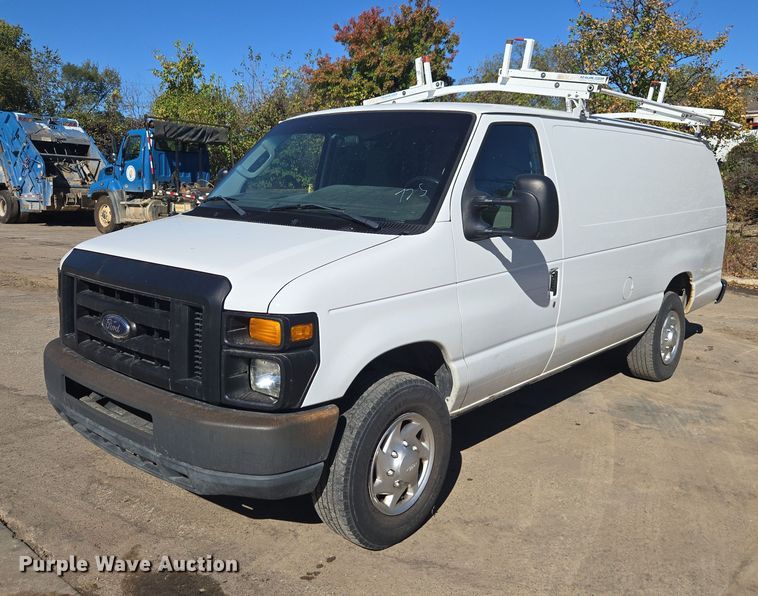 2012 Ford E350 van - EV5405