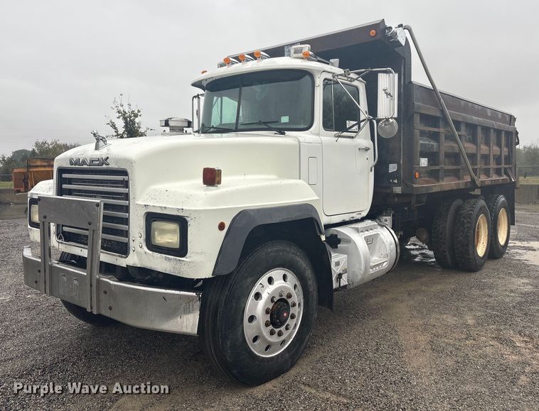 2001 Mack RD dump truck - FI0019