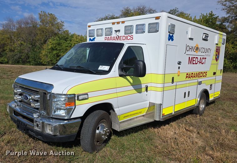 2015 Ford E450 ambulance - FI0565