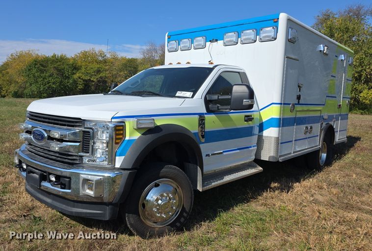 2019 Ford E450 Super Duty ambulance - FI0568
