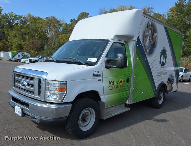 2014 Ford E350 Super Duty  delivery van - FI0569