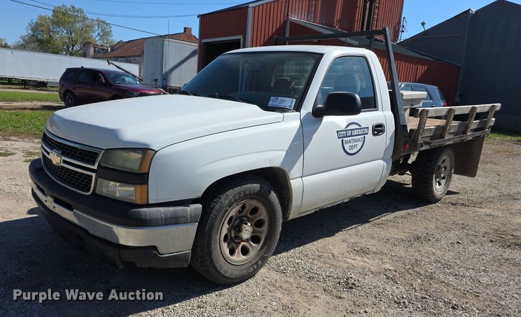 2006 Chevrolet Silverado 1500 flatbed pickup truck - FI0598