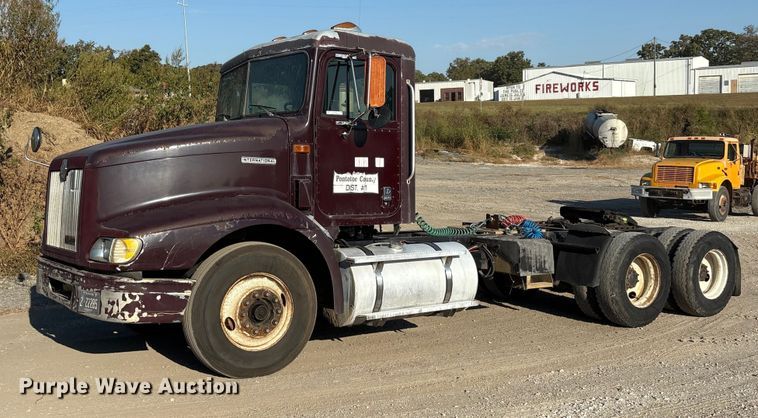 1997 International 9200 semi truck - IE9240