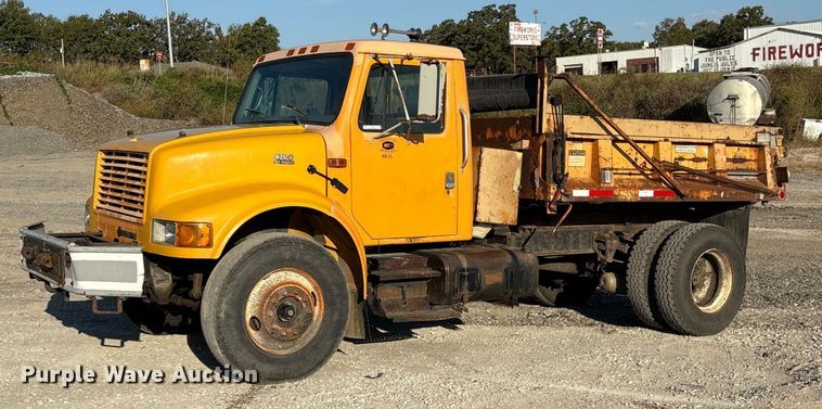 2001 International 4700 dump truck - IE9241