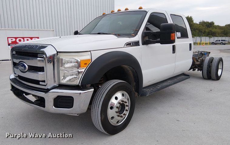 2011 Ford F550 Super Duty Crew Cab truck cab and chassis - DJ7872