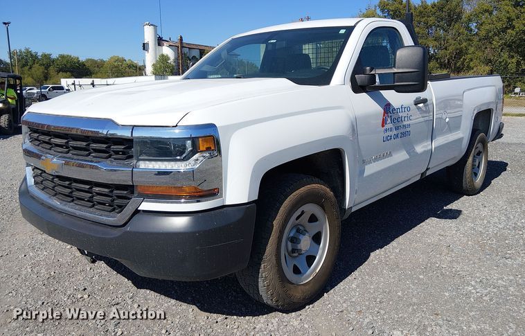 2018 Chevrolet Silverado 1500 pickup truck - DJ7890