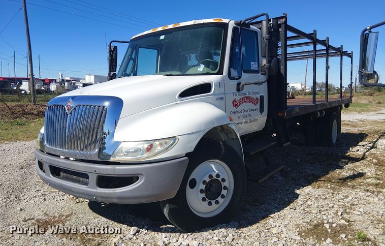 2012 International 4300 flatbed truck - DJ7896
