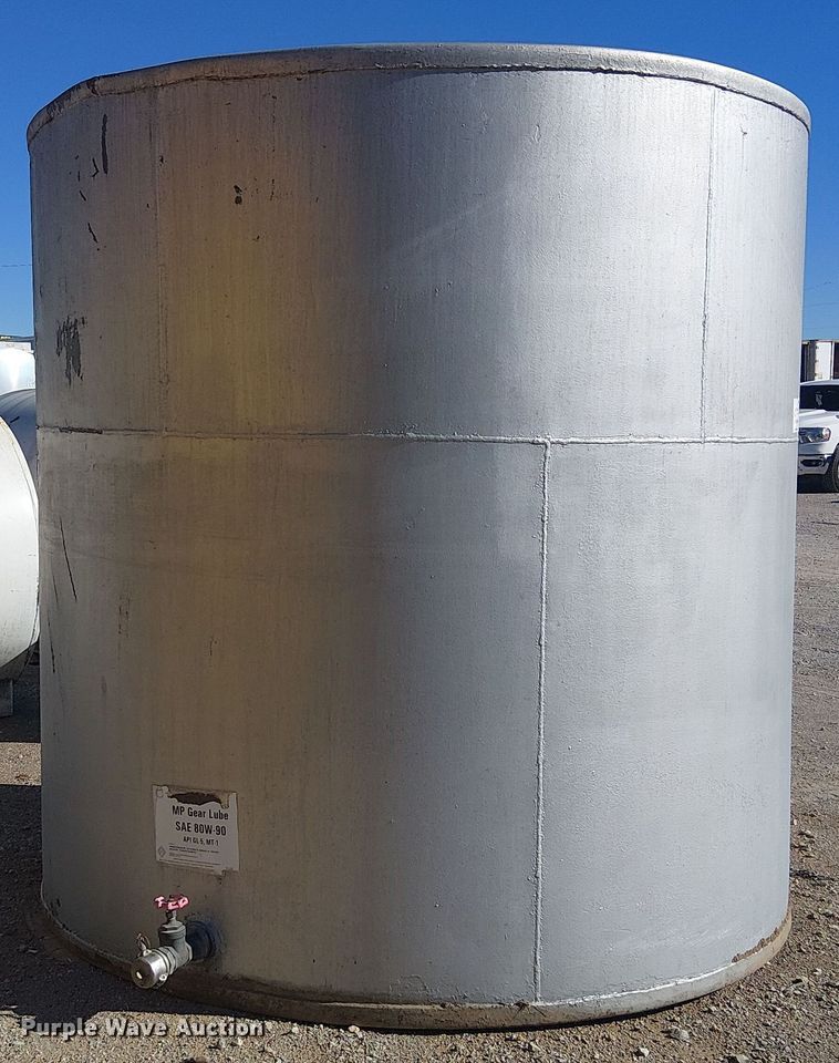 3,000 gallon tank - DJ7899