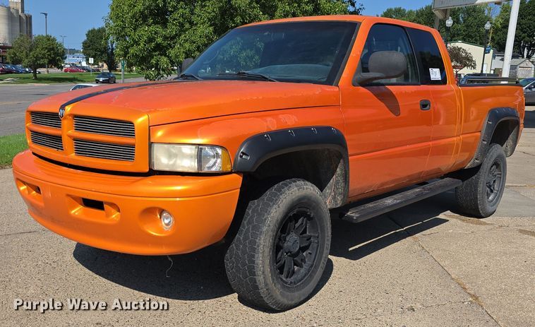 2001 Dodge Ram 1500 Quad Cab pickup truck - DR3935