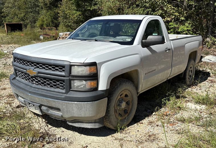 2015 Chevrolet Silverado 1500 pickup truck - DU1411