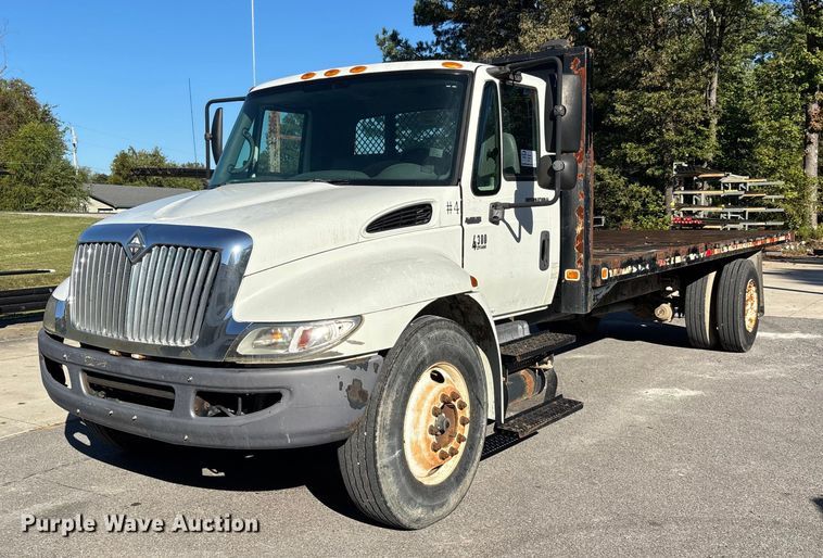 2007 International 4300 flatbed truck - DU1435