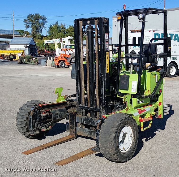 2005 Moffett M5500 forklift - DU3659