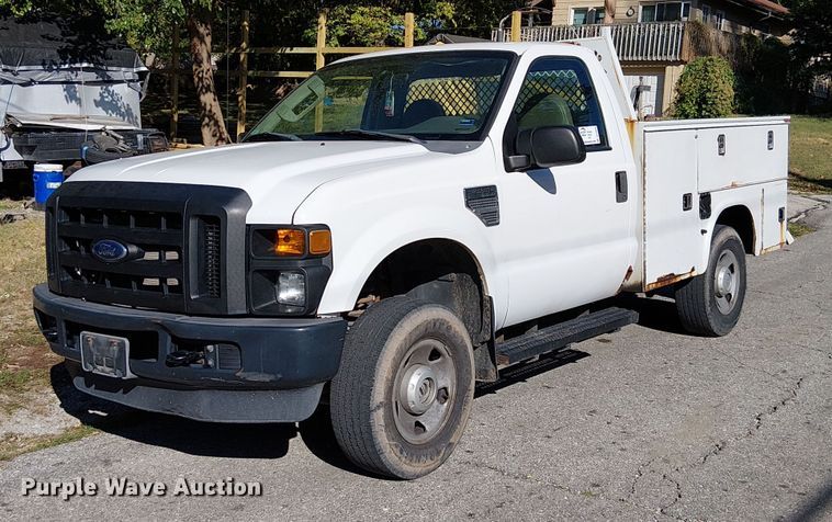 2008 Ford F250  utility bed pickup truck - DU3675