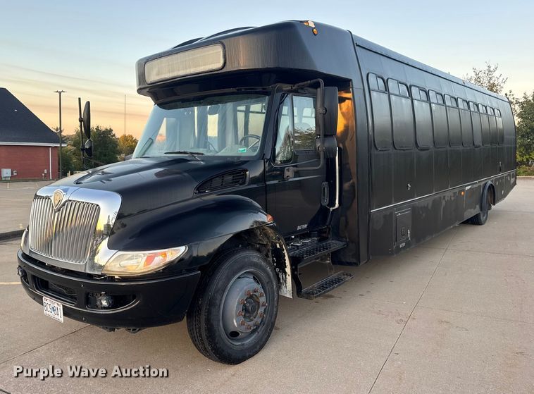 2015 International PC505 shuttle bus - DW6646