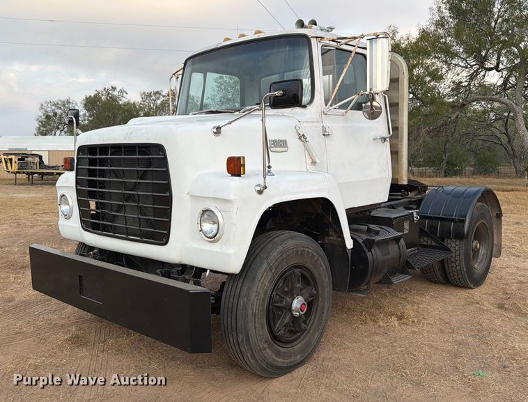 1978 Ford 8000 semi truck - DX5847