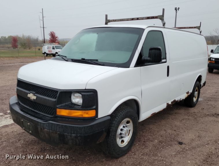 2009 Chevrolet  Express 2500 van - DX6585
