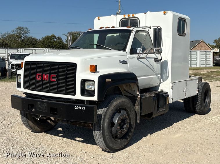1996 GMC C6 truck cab and chassis - EA7594