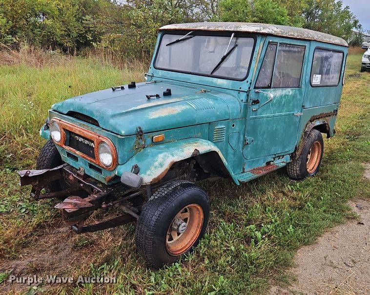 1974 Toyota  FJ 40 Land Cruiser SUV - EB8372