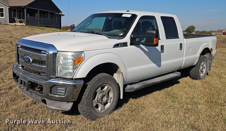 2011 Ford F350 Super Duty Crew Cab pickup truck - EB8393